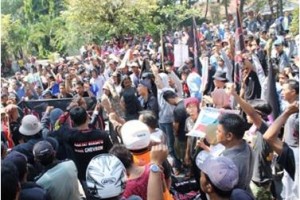 Demo Penolakan ZEkplorasi Geothermal Oleh LSM Gempur Kuningan